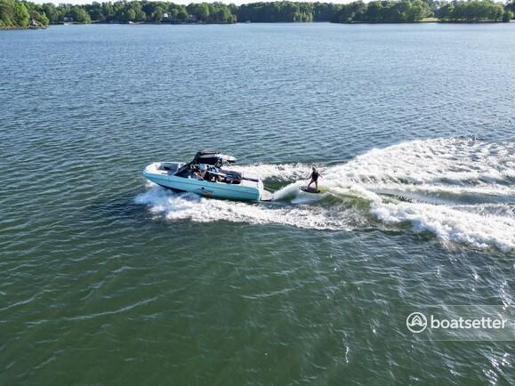 2024 Wake Boat (Surf,Board,Tube) Charter! All Inclusive Captained